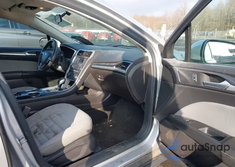 2013 Ford Fusion S z USA, uszkodzony, nr VIN 3FA6P0G7XDR249538